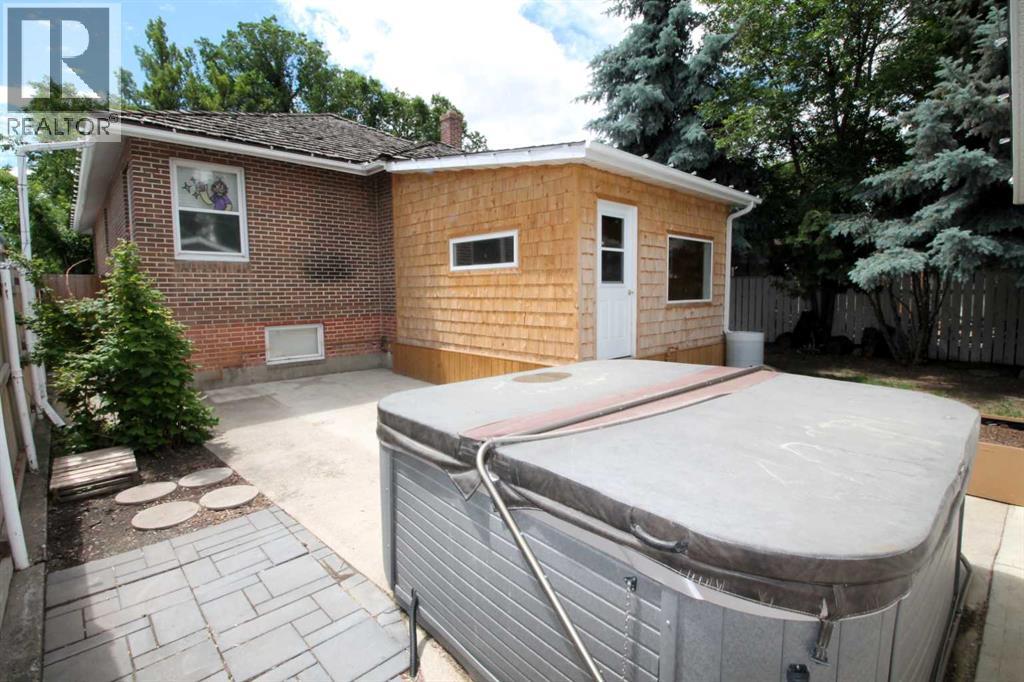 819 9 Avenue S - 4