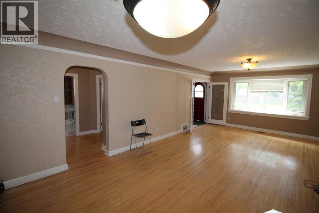 819 9 Avenue S - 8