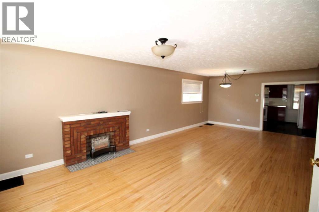 819 9 Avenue S - 9