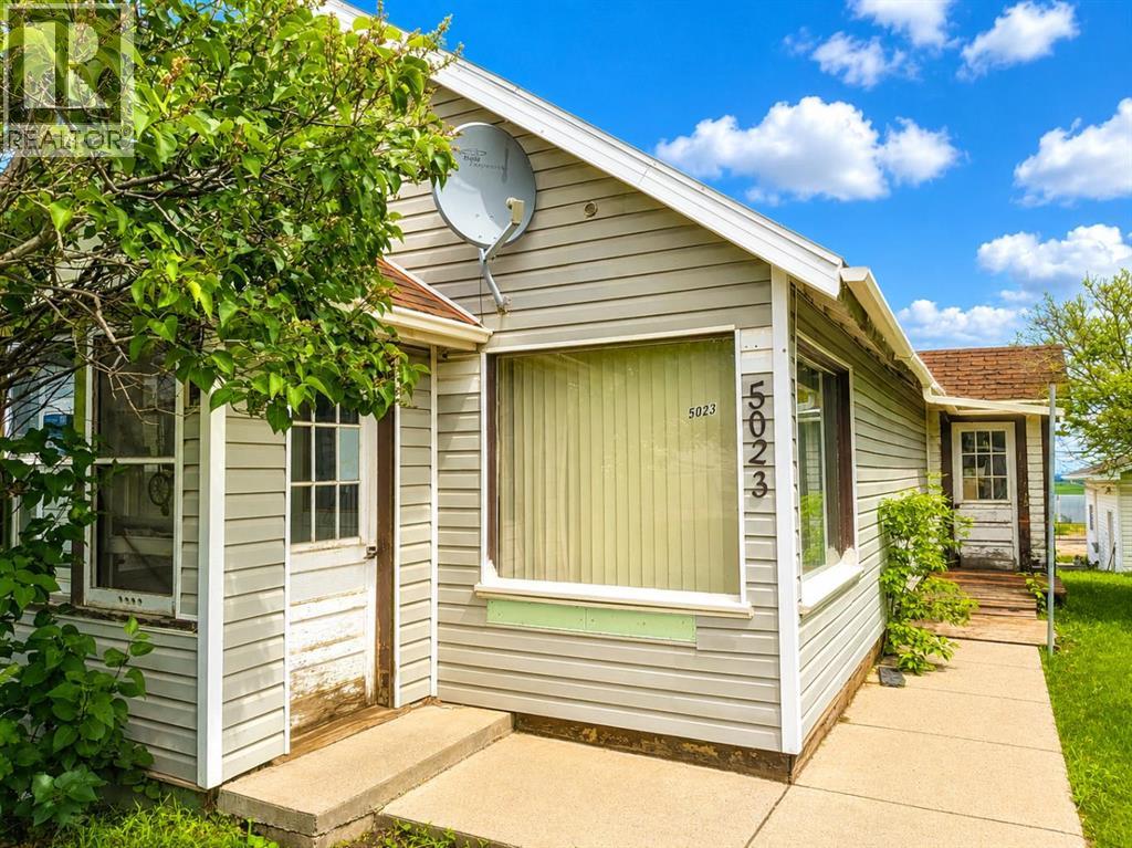 5023 46 Avenue - photo 2