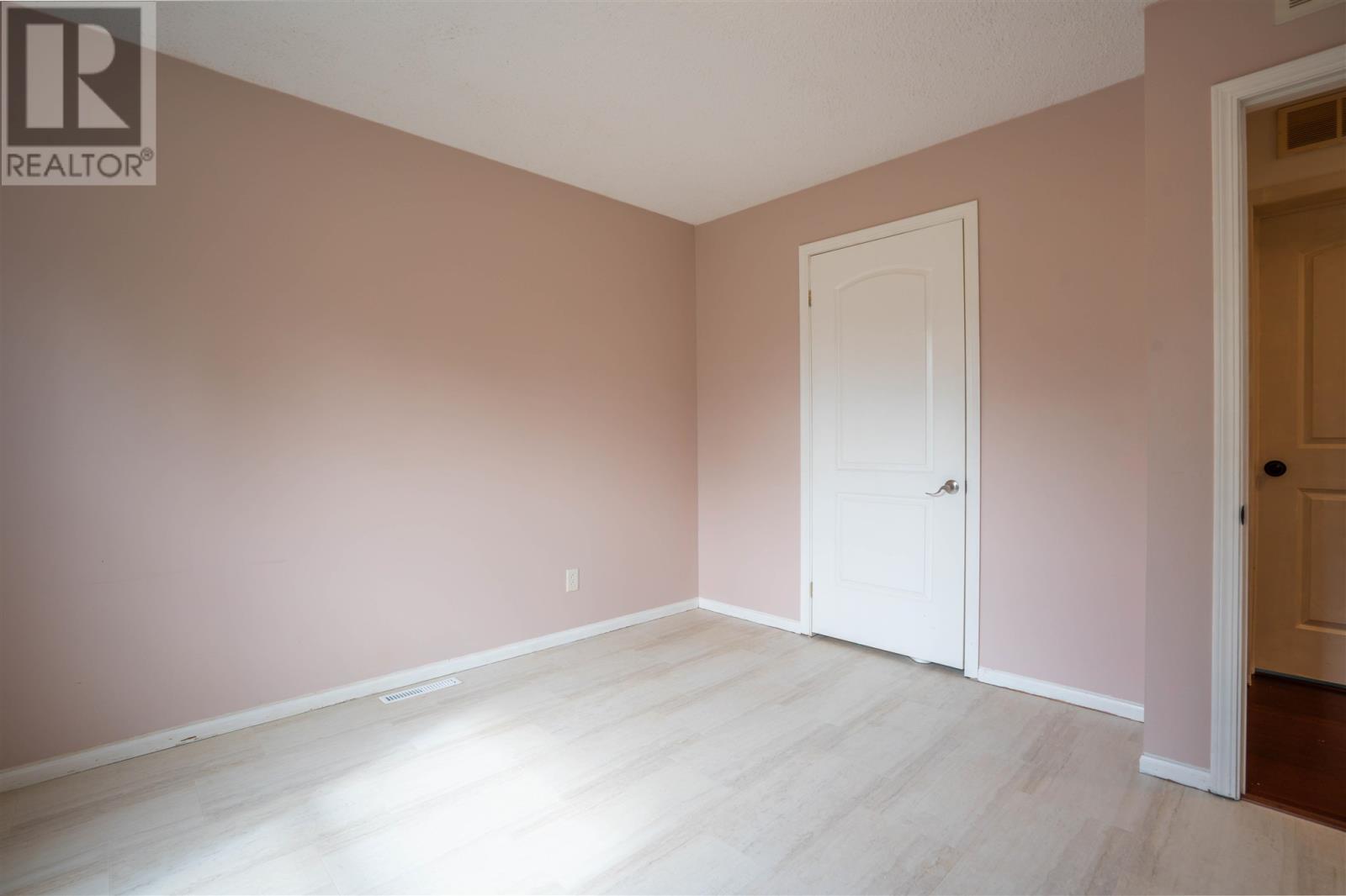 634 Lakeshore DR - 25