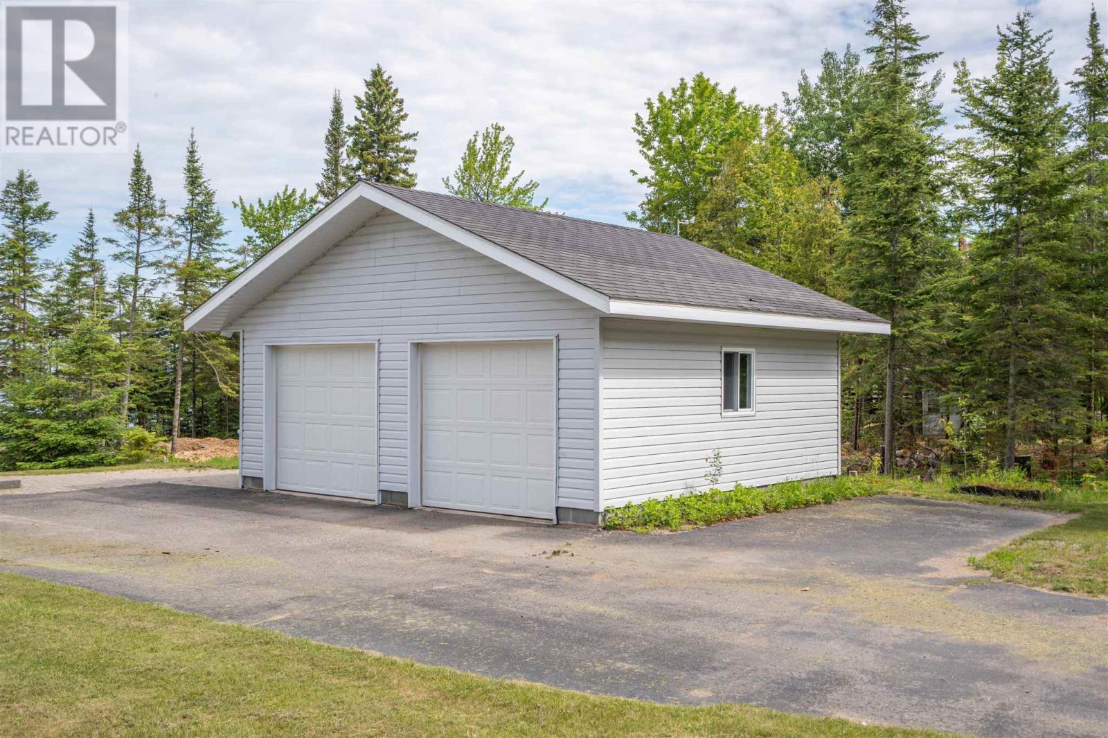 634 Lakeshore DR - 33