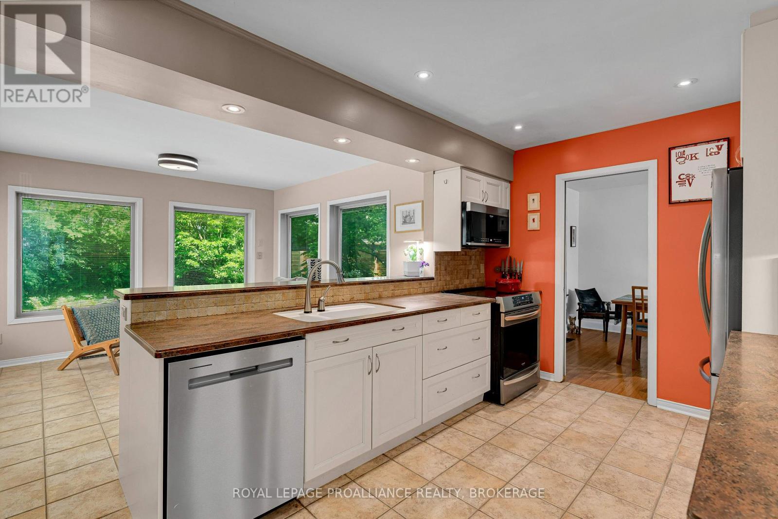 5 WATTS CRESCENT - 11