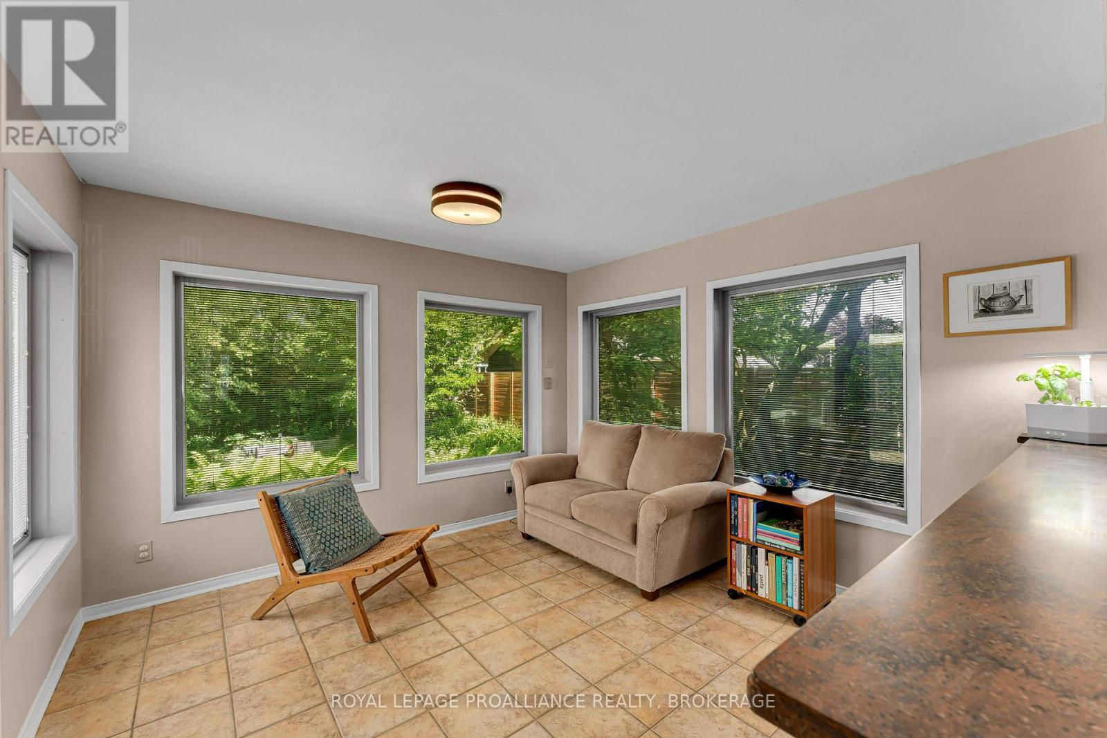 5 WATTS CRESCENT - 14