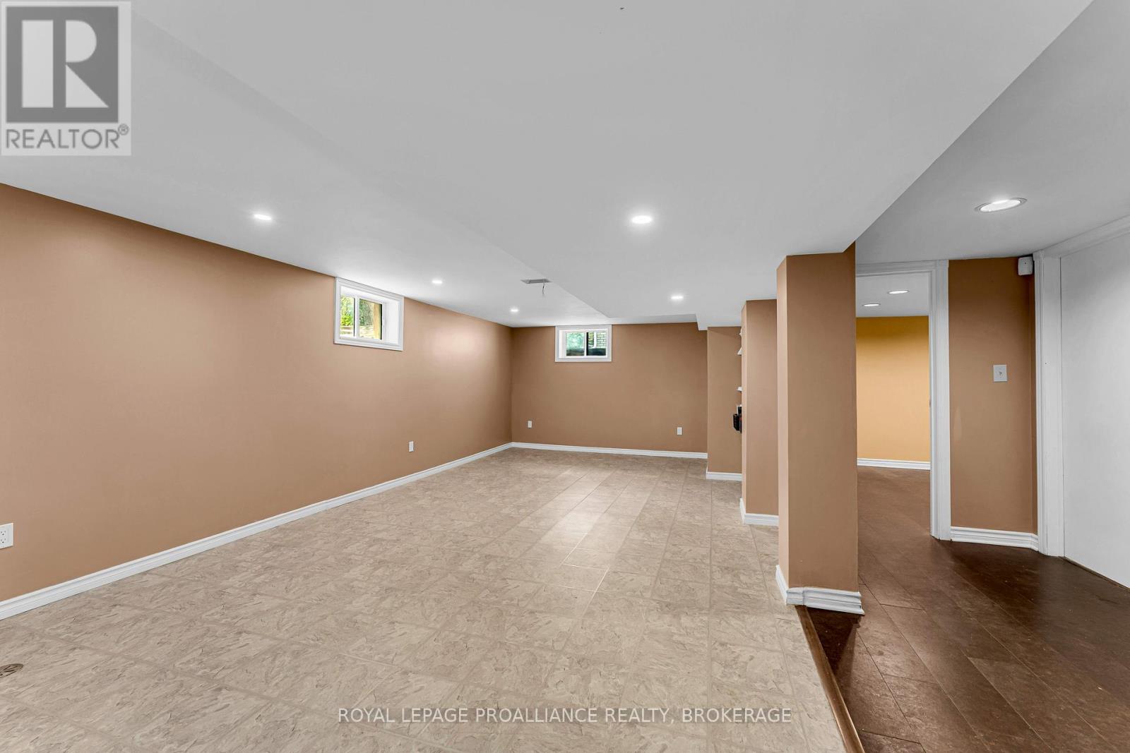 5 WATTS CRESCENT - 23