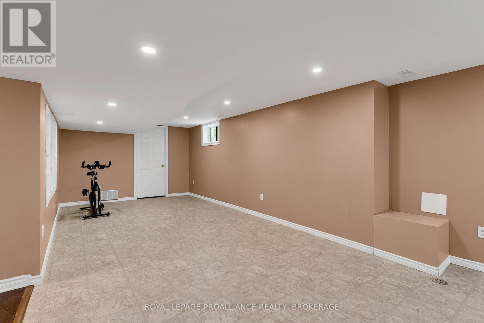 5 WATTS CRESCENT - 24