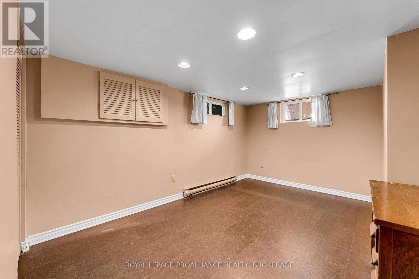 5 WATTS CRESCENT - 27