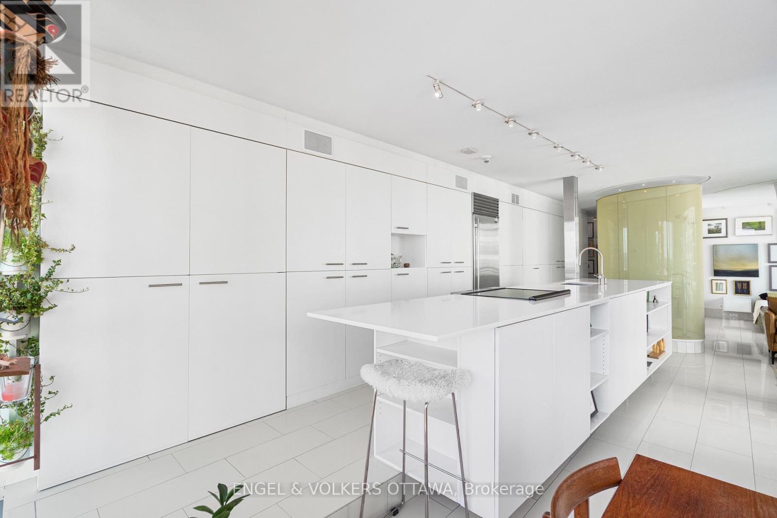 #1710 324 LAURIER AVENUE W - 11