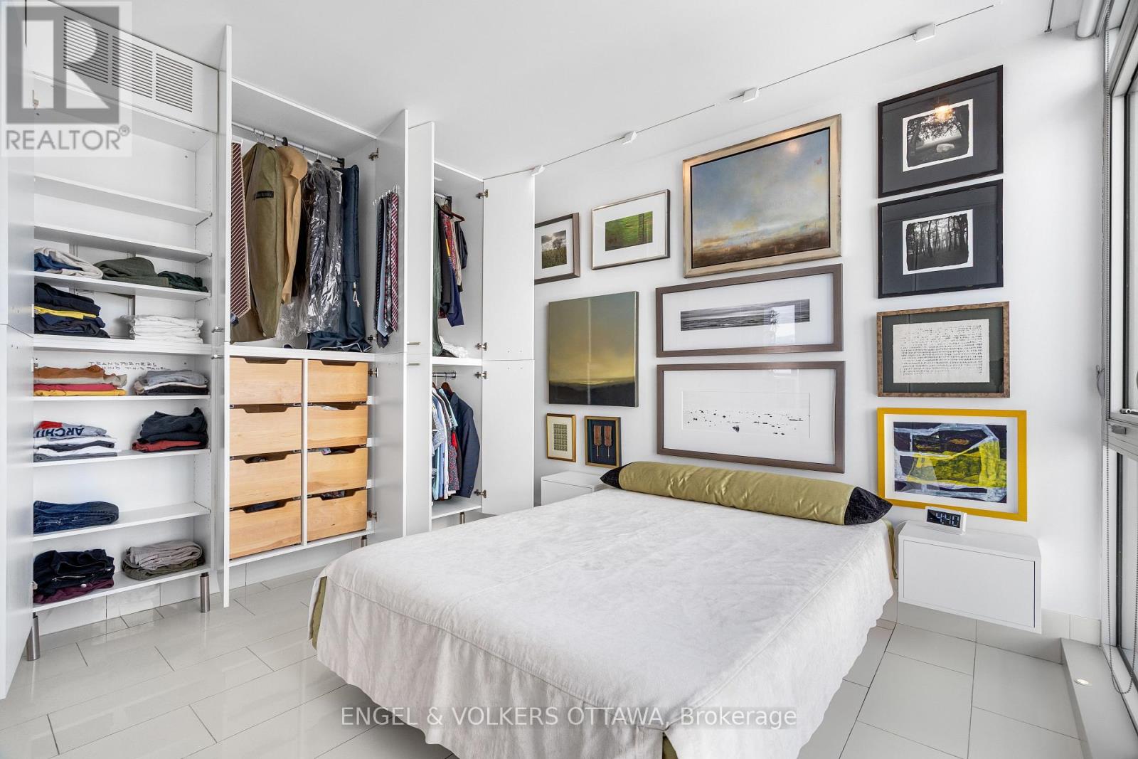 #1710 324 LAURIER AVENUE W - 29