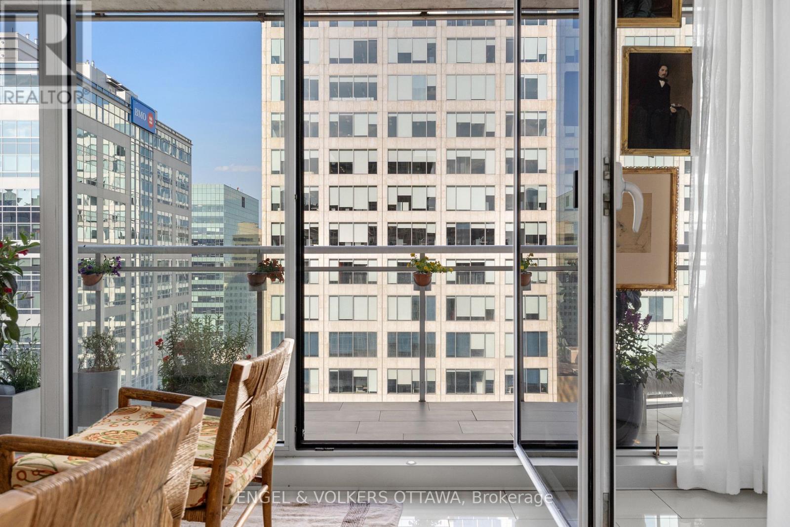 #1710 324 LAURIER AVENUE W - 33