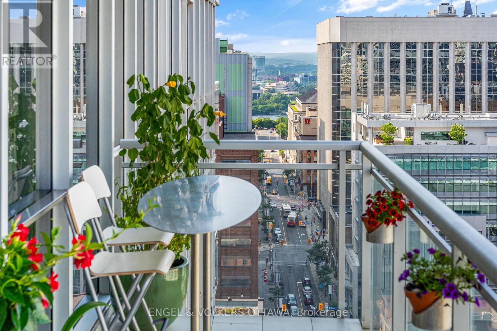 #1710 324 LAURIER AVENUE W - 35