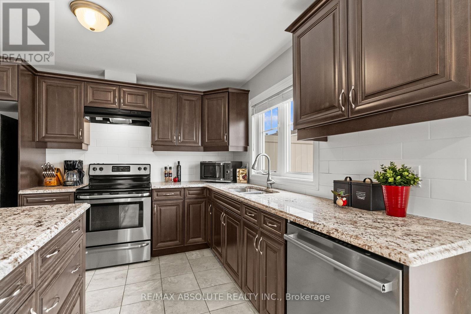 3 Bed, 3 Bath House for Sale in Ottawa – 98 BRISOTE LANE, Ottawa – MLS# X13532426 - Image 14
