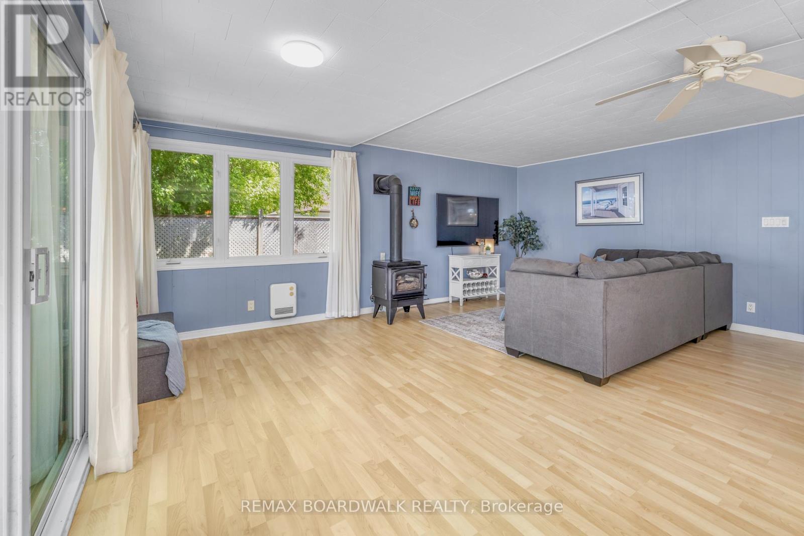 130 BAY LANE - 20