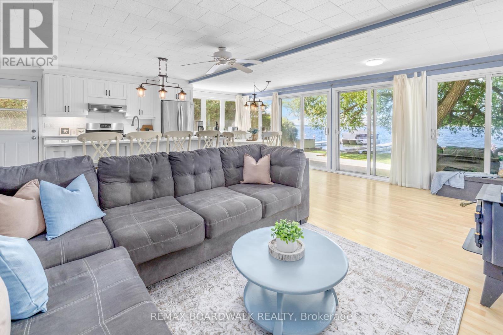 130 BAY LANE - 21