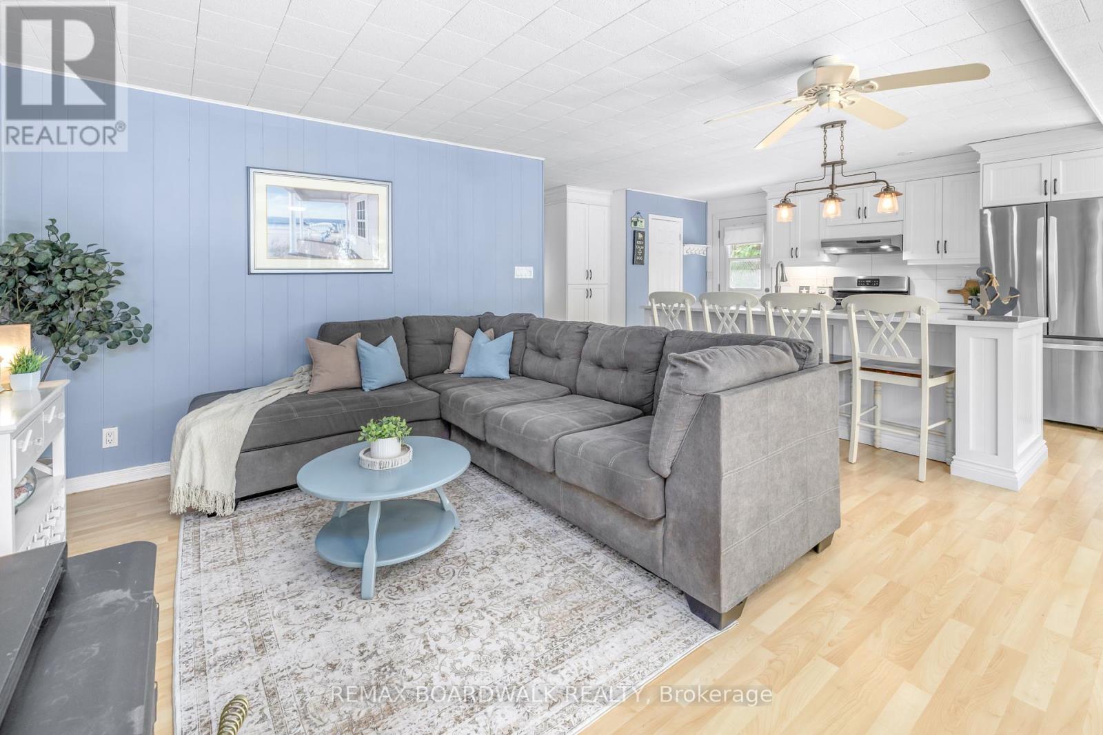 130 BAY LANE - 22