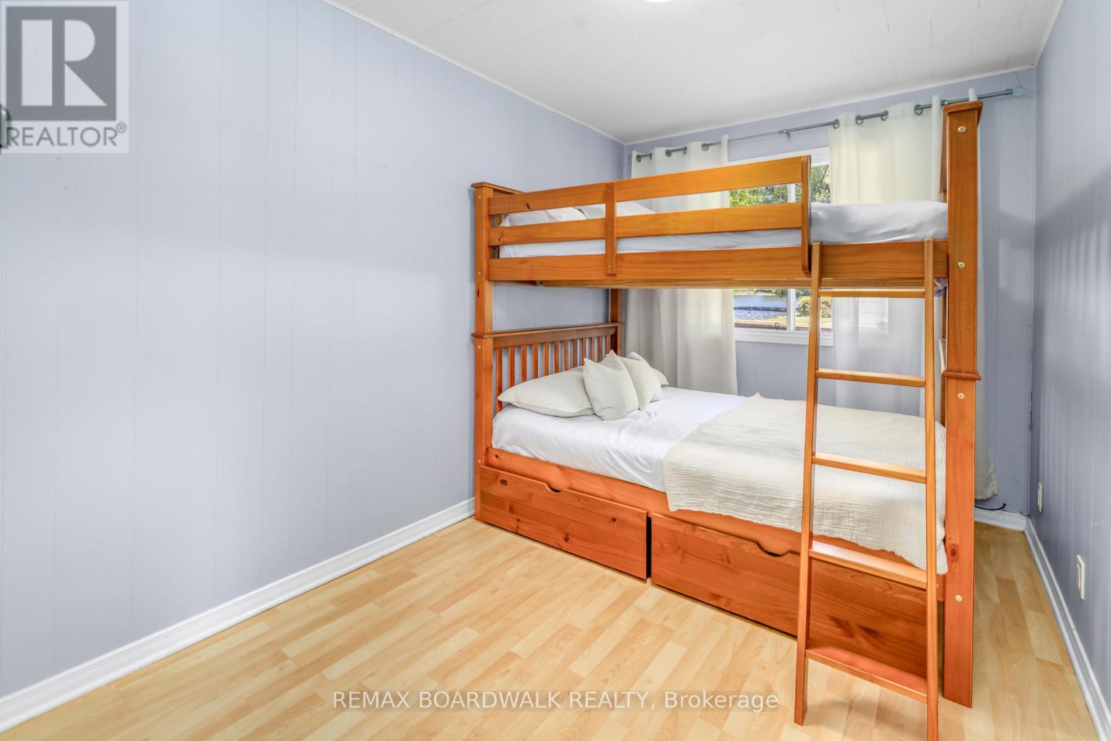 130 BAY LANE - 28