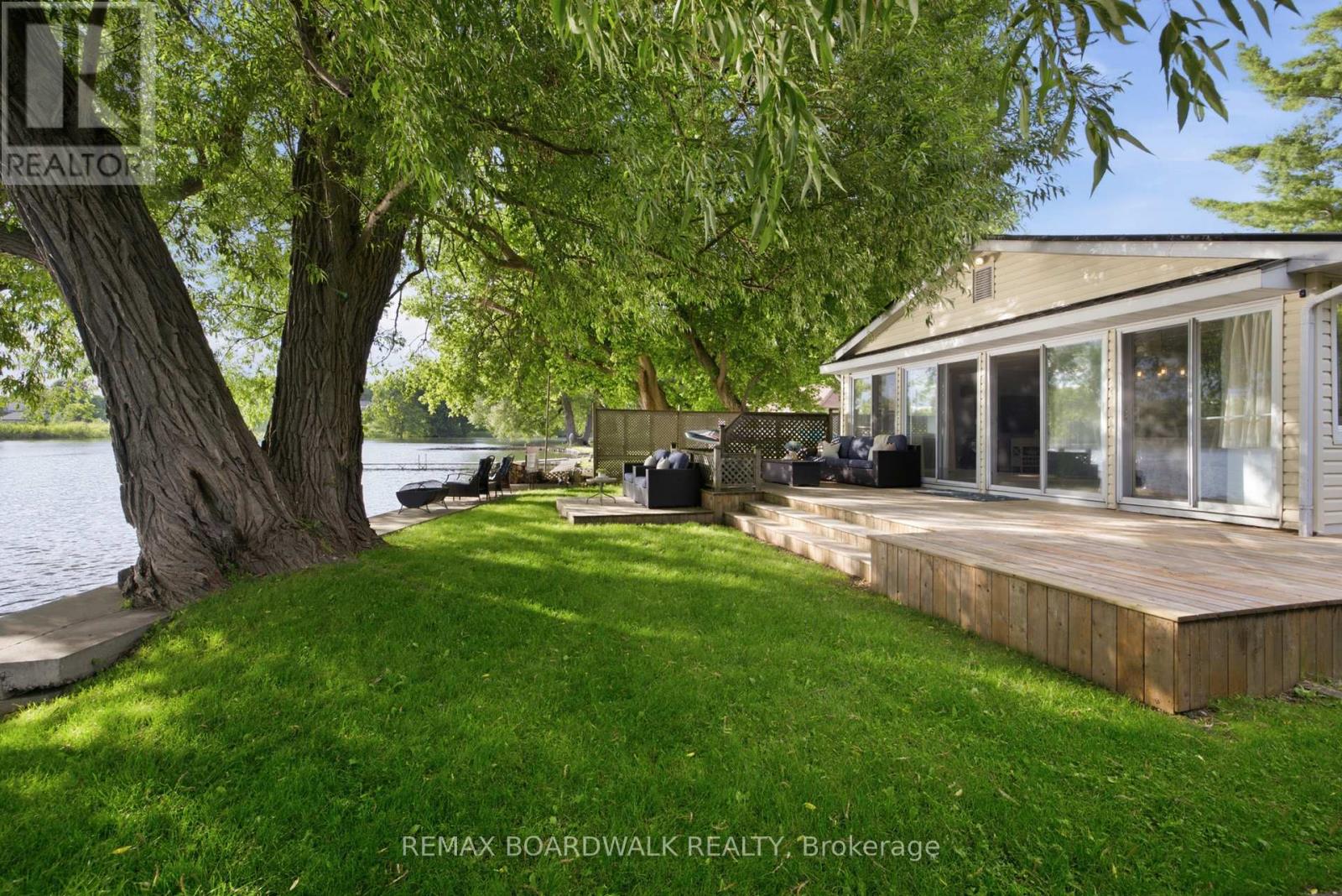 130 BAY LANE - 37