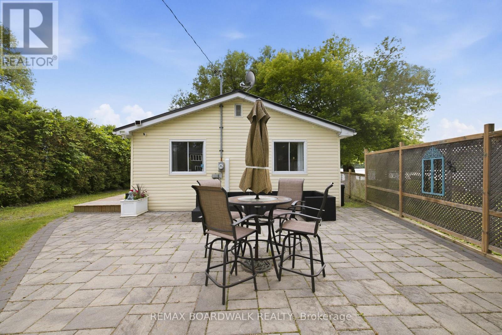130 BAY LANE - 41
