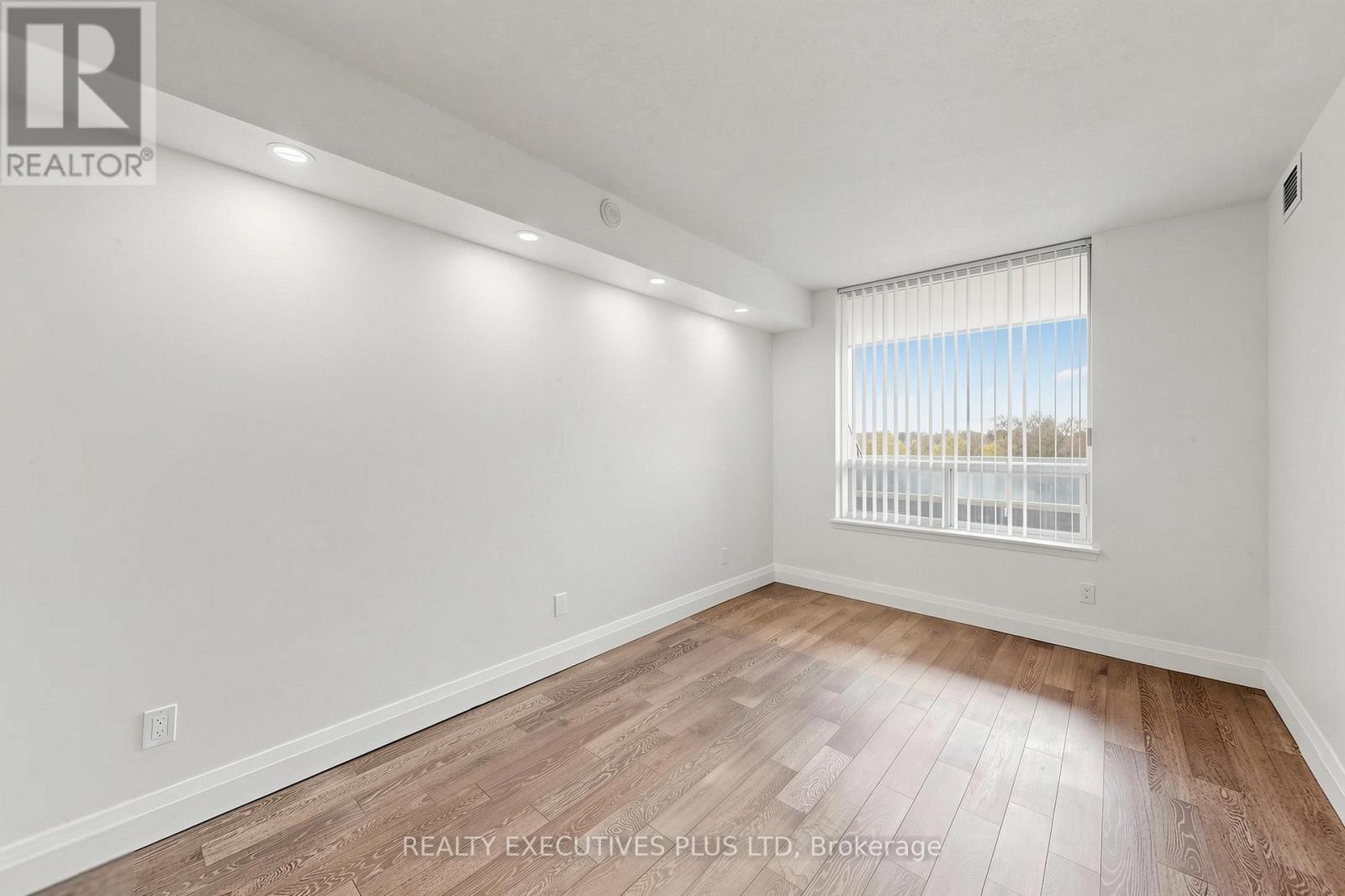 #604 18 HILLCREST AVENUE - 12