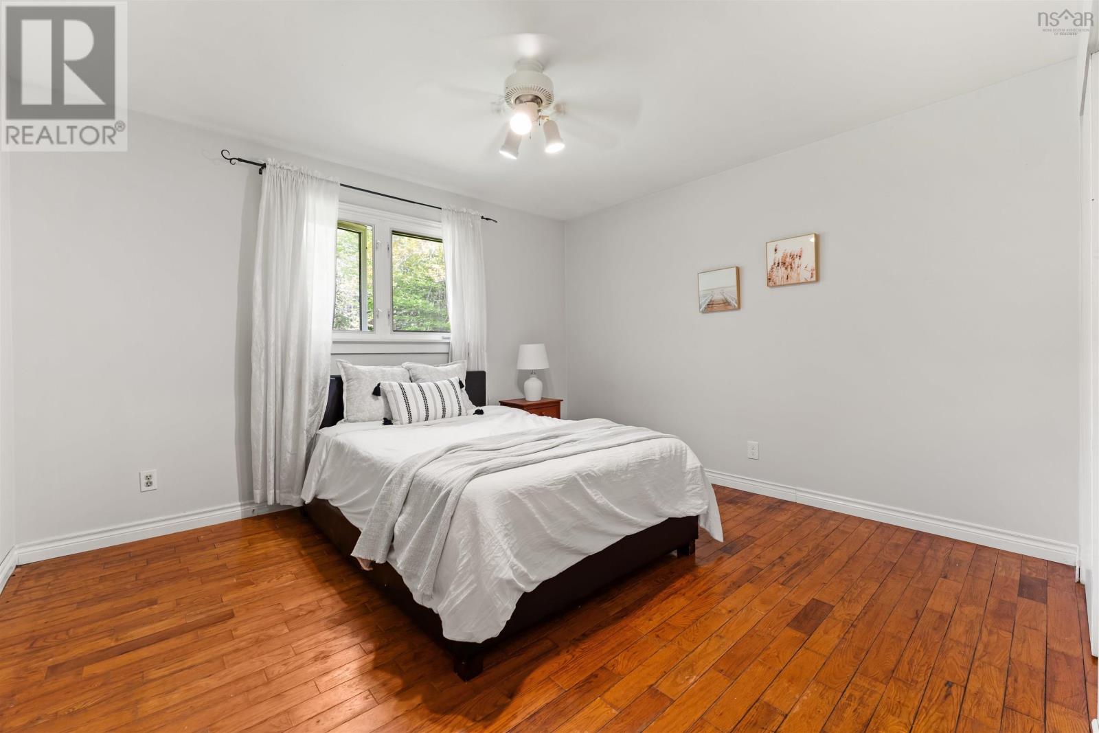 660 East Uniacke Road - 24