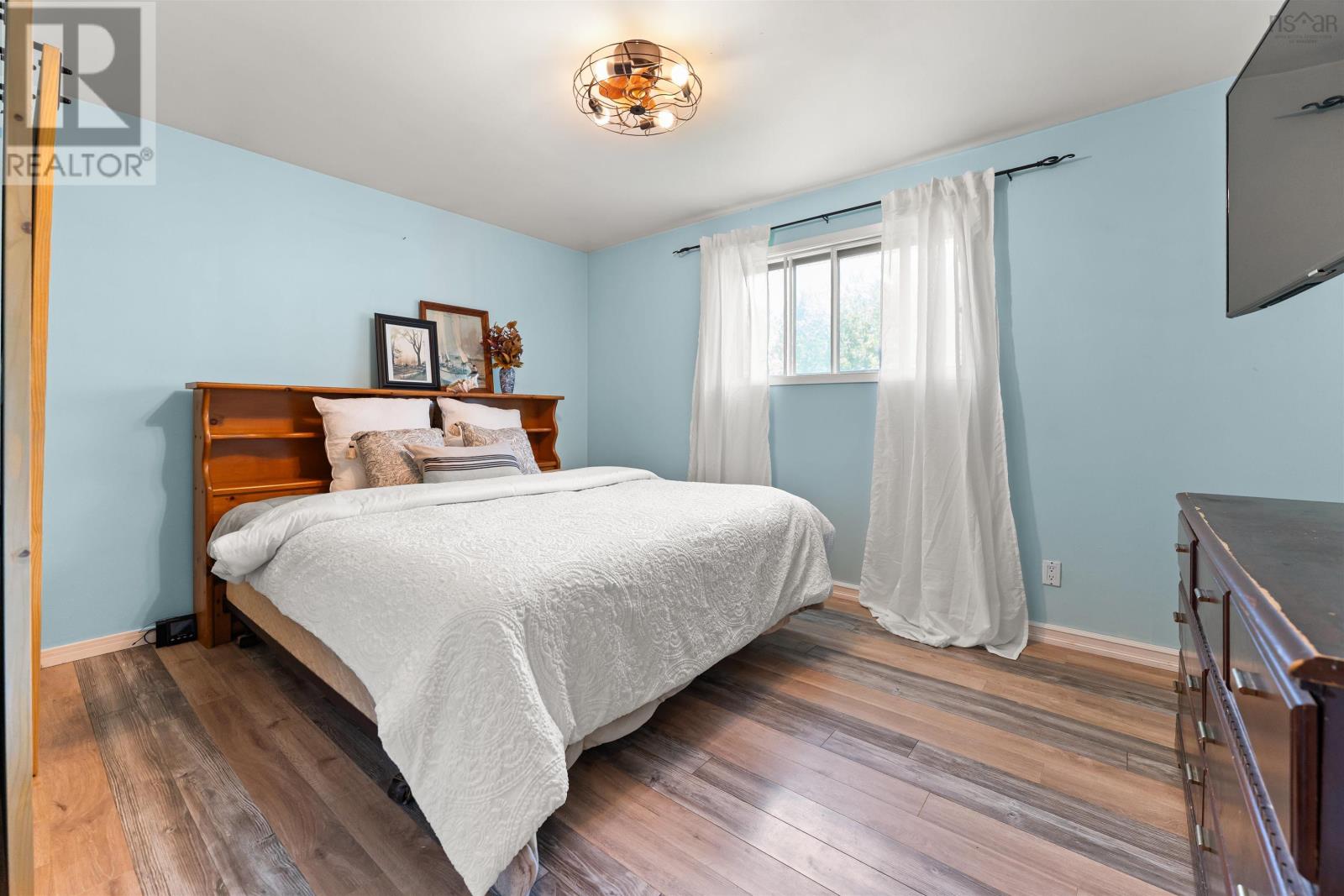 660 East Uniacke Road - 20