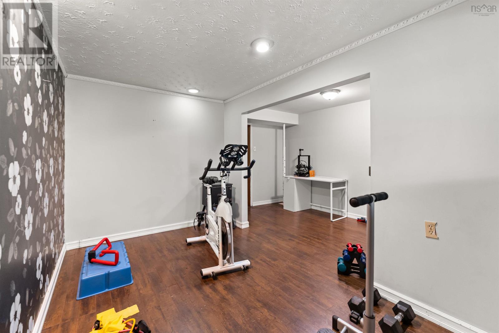 660 East Uniacke Road - 31