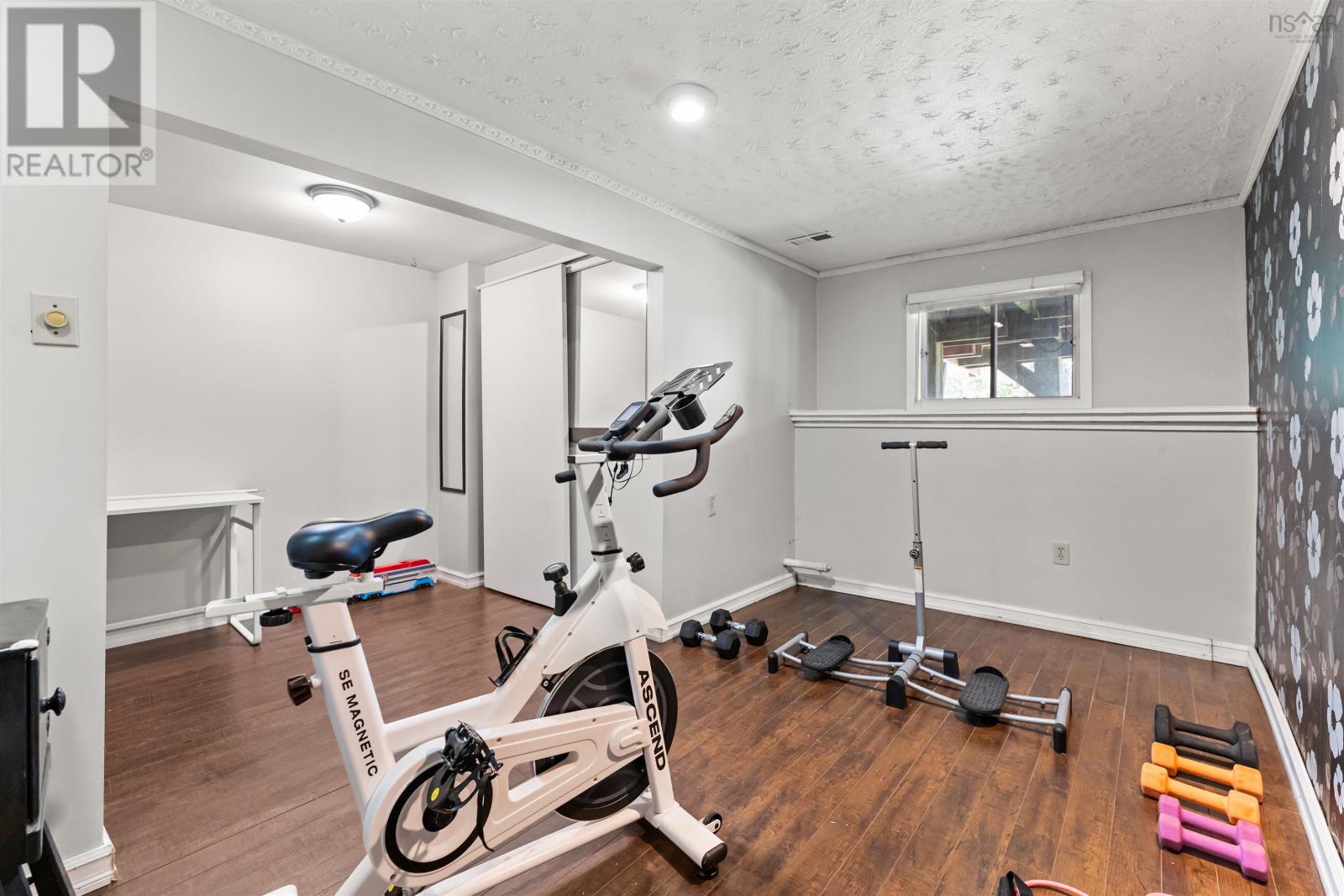 660 East Uniacke Road - 32
