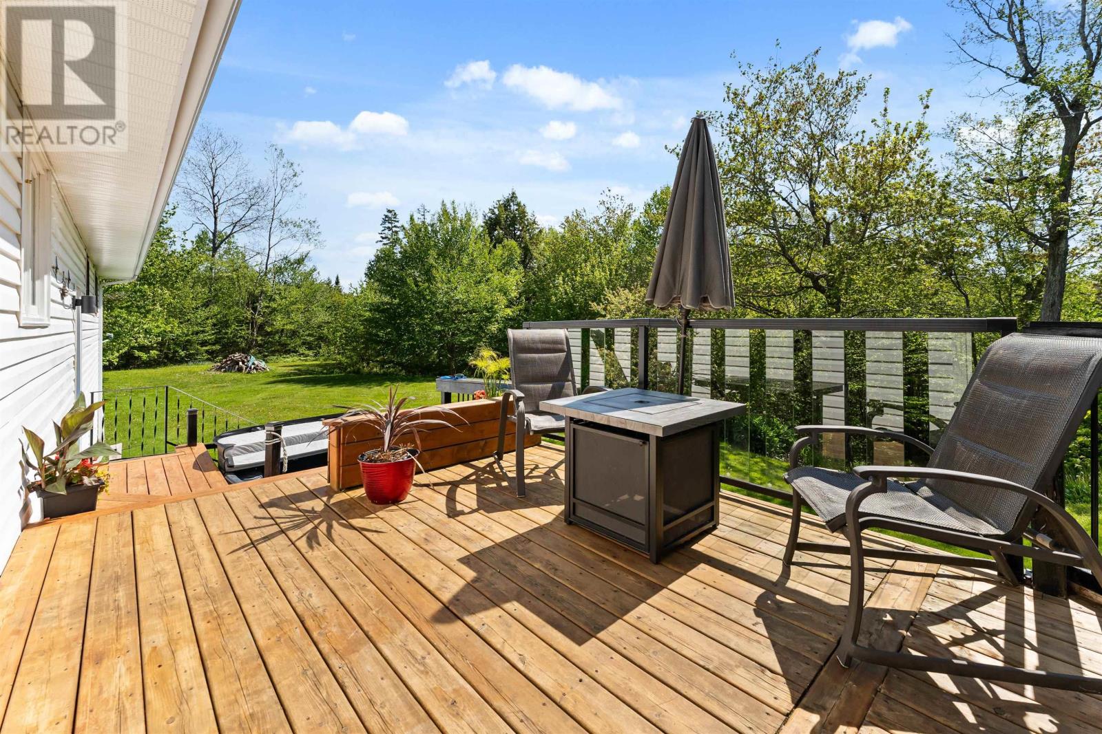660 East Uniacke Road - 38