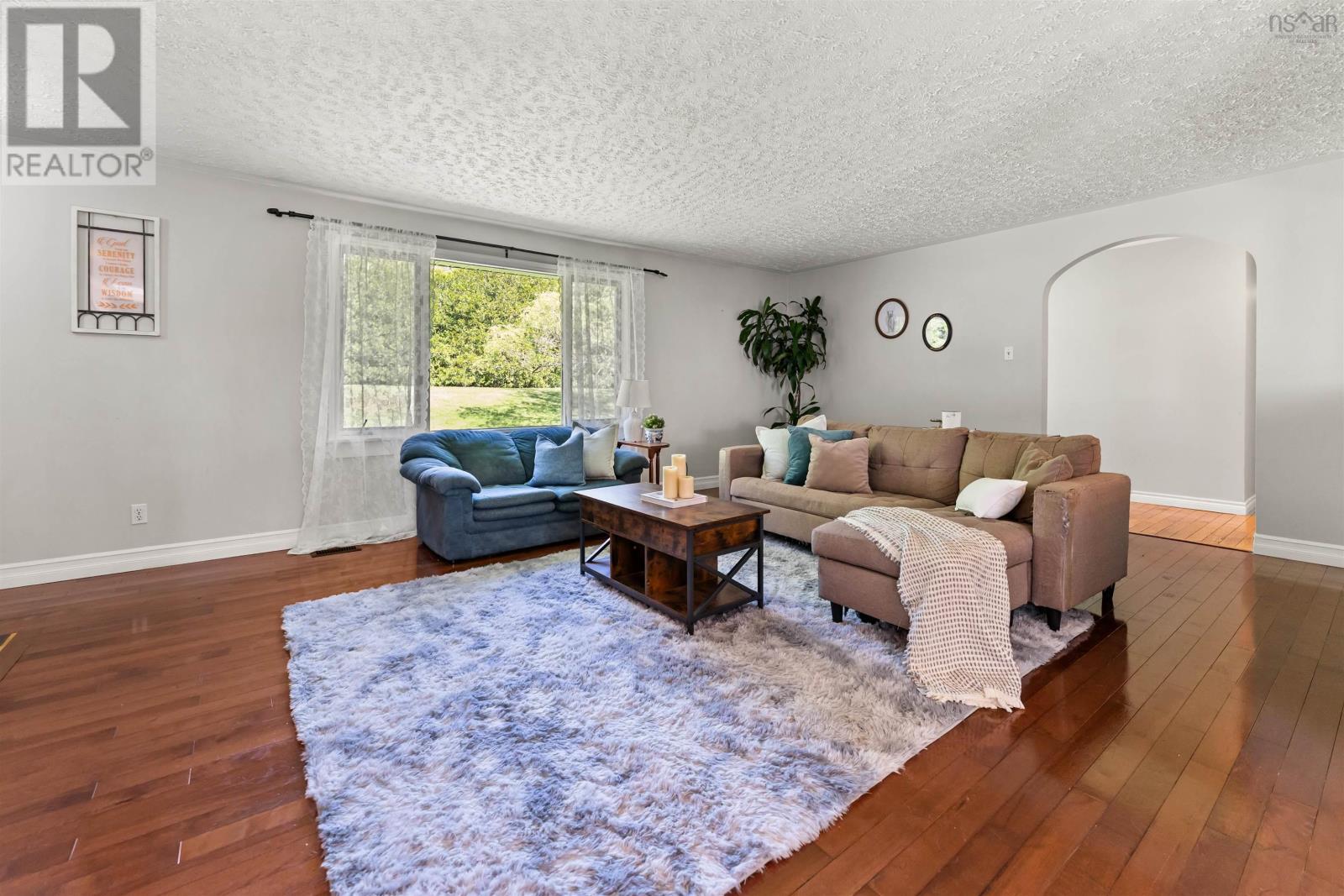 660 East Uniacke Road - 5