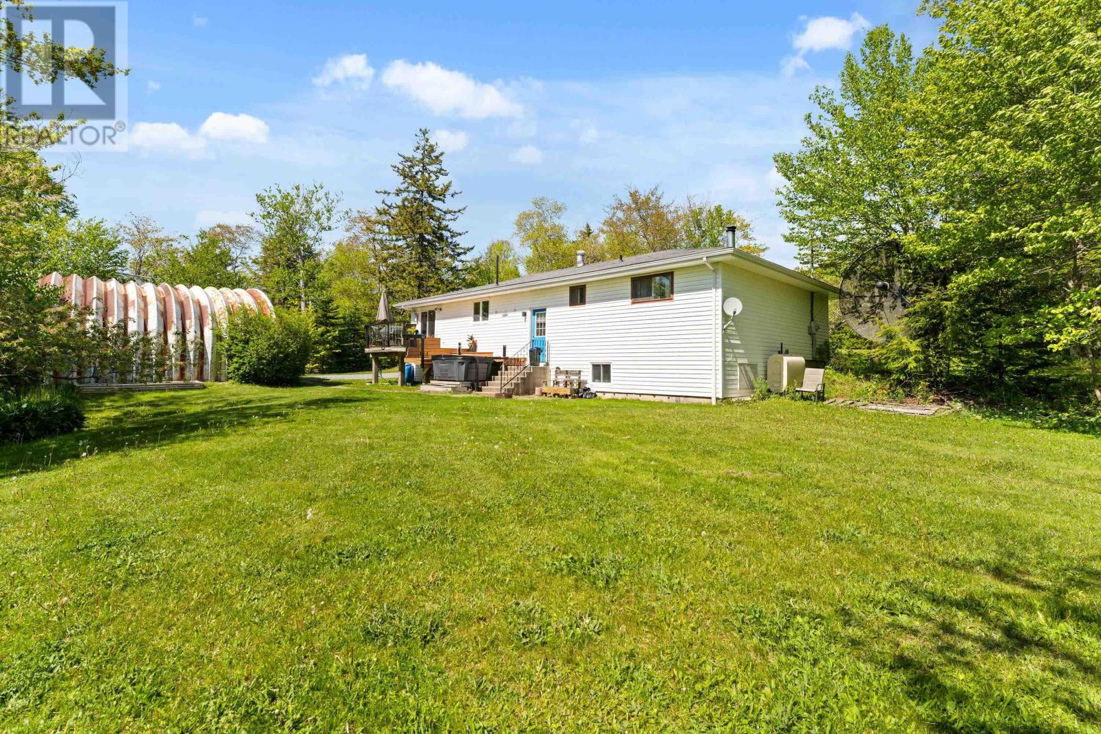 660 East Uniacke Road - 40