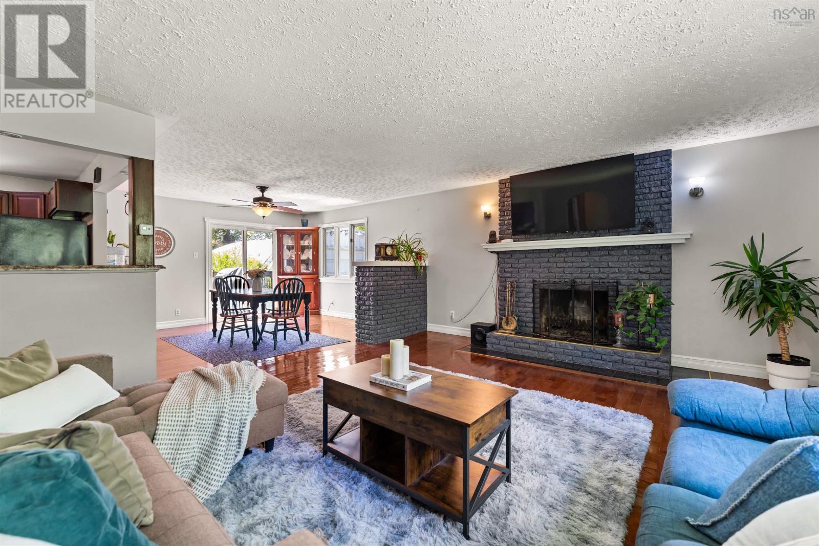 660 East Uniacke Road - 6