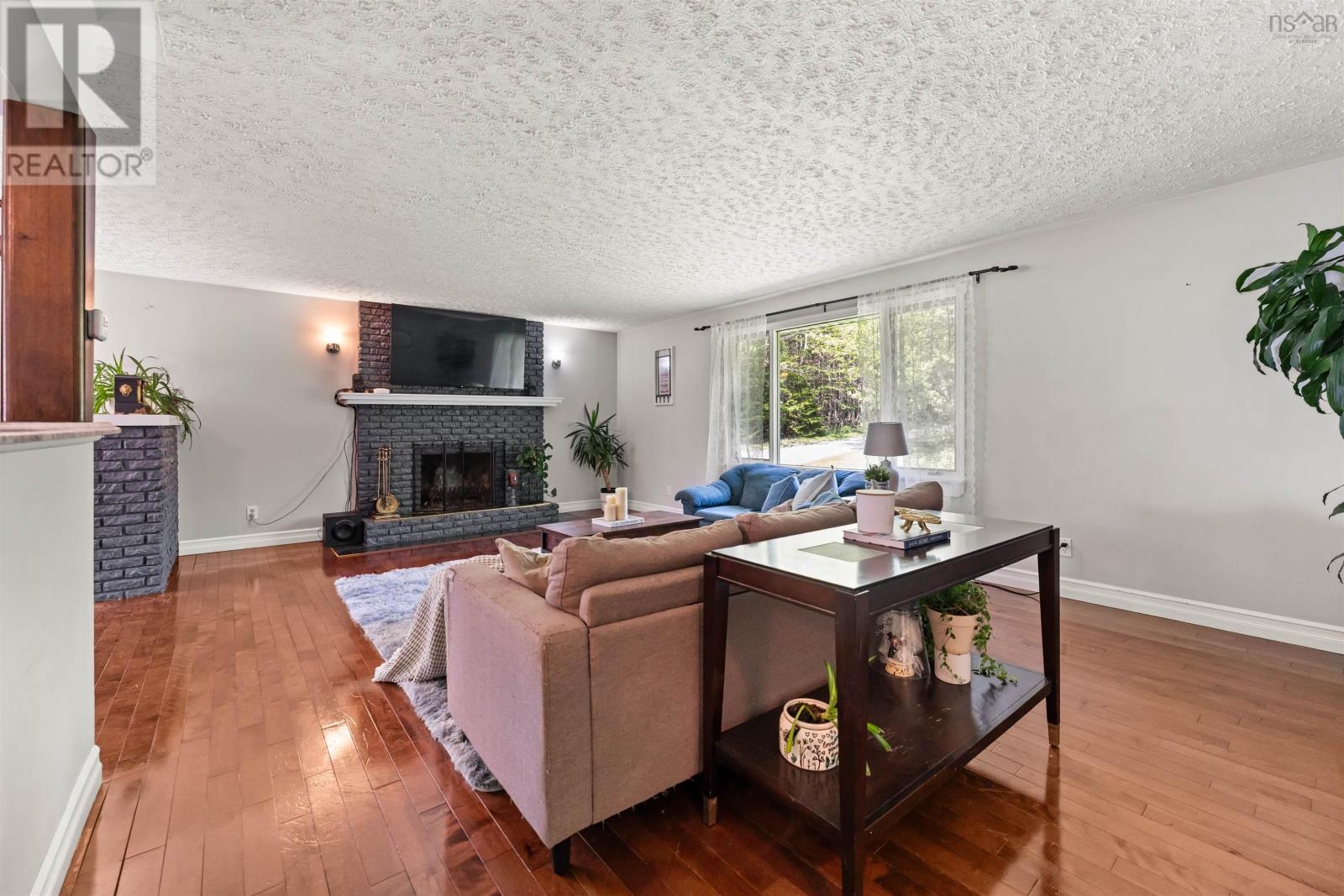 660 East Uniacke Road - 8