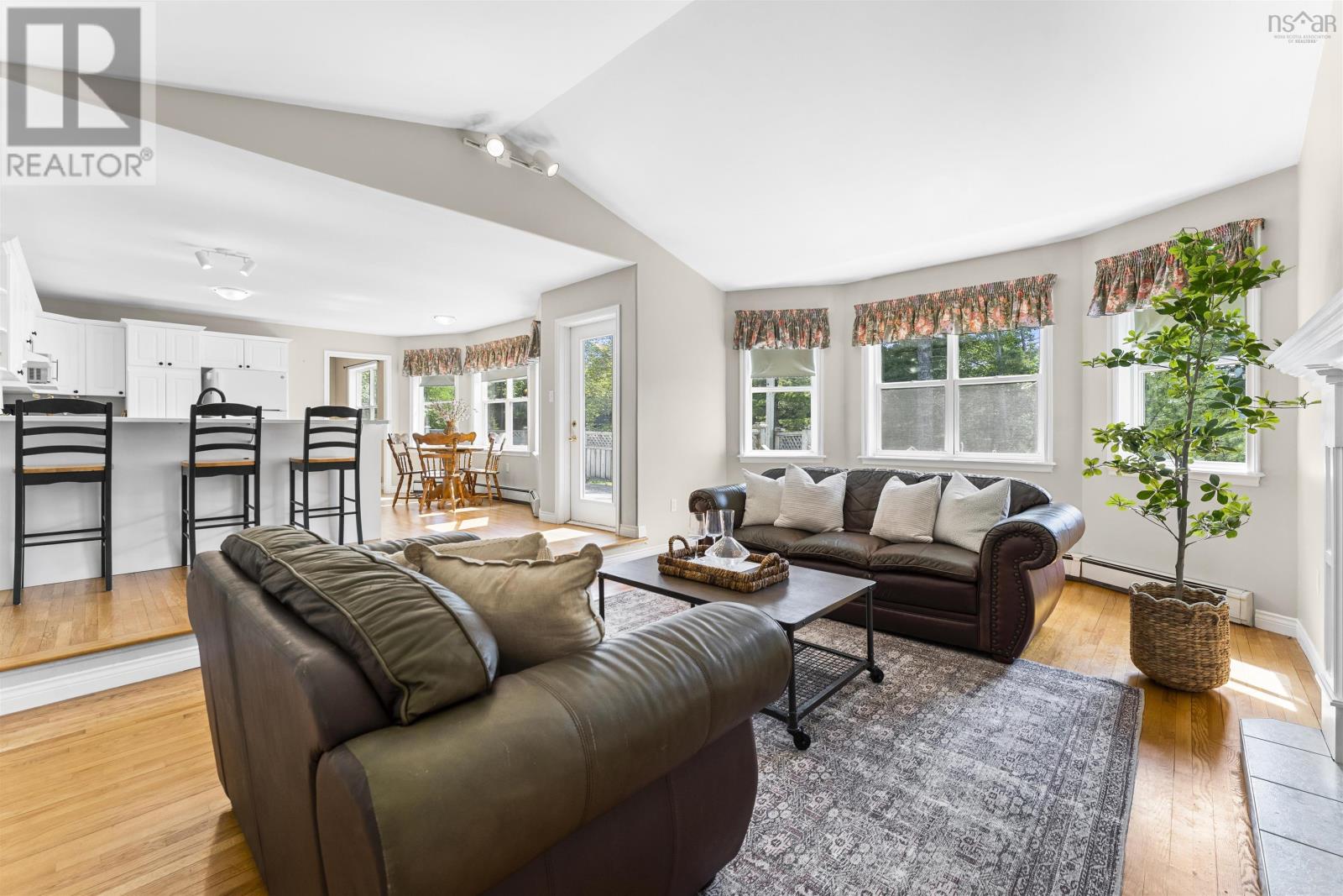 111 St George Boulevard - 19