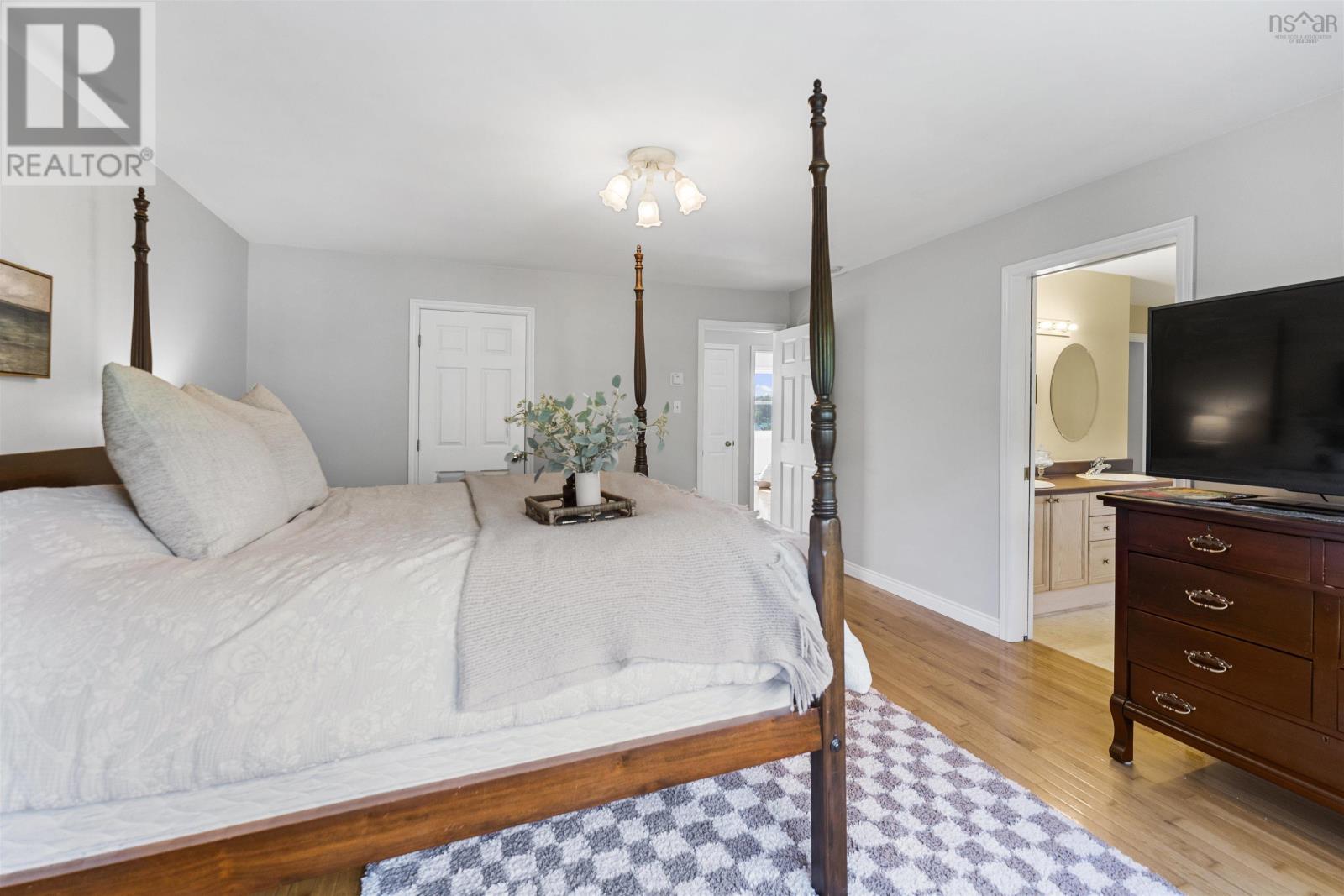111 St George Boulevard - 32
