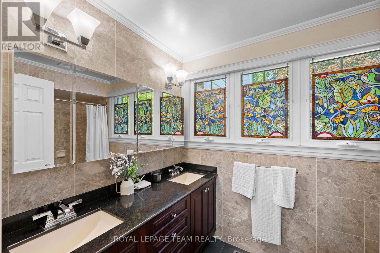 7 Bed, 4 Bath House for Sale in Ottawa – 36 GLENDENNING DRIVE, Ottawa – MLS# X13532414 - Image 16