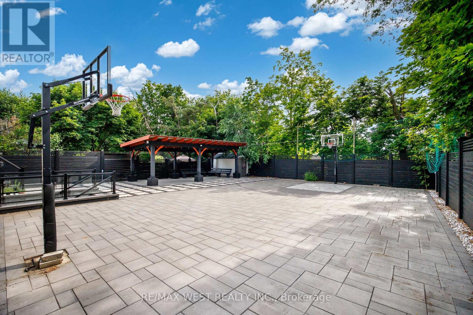 62 SHERWOOD FOREST DRIVE - 22