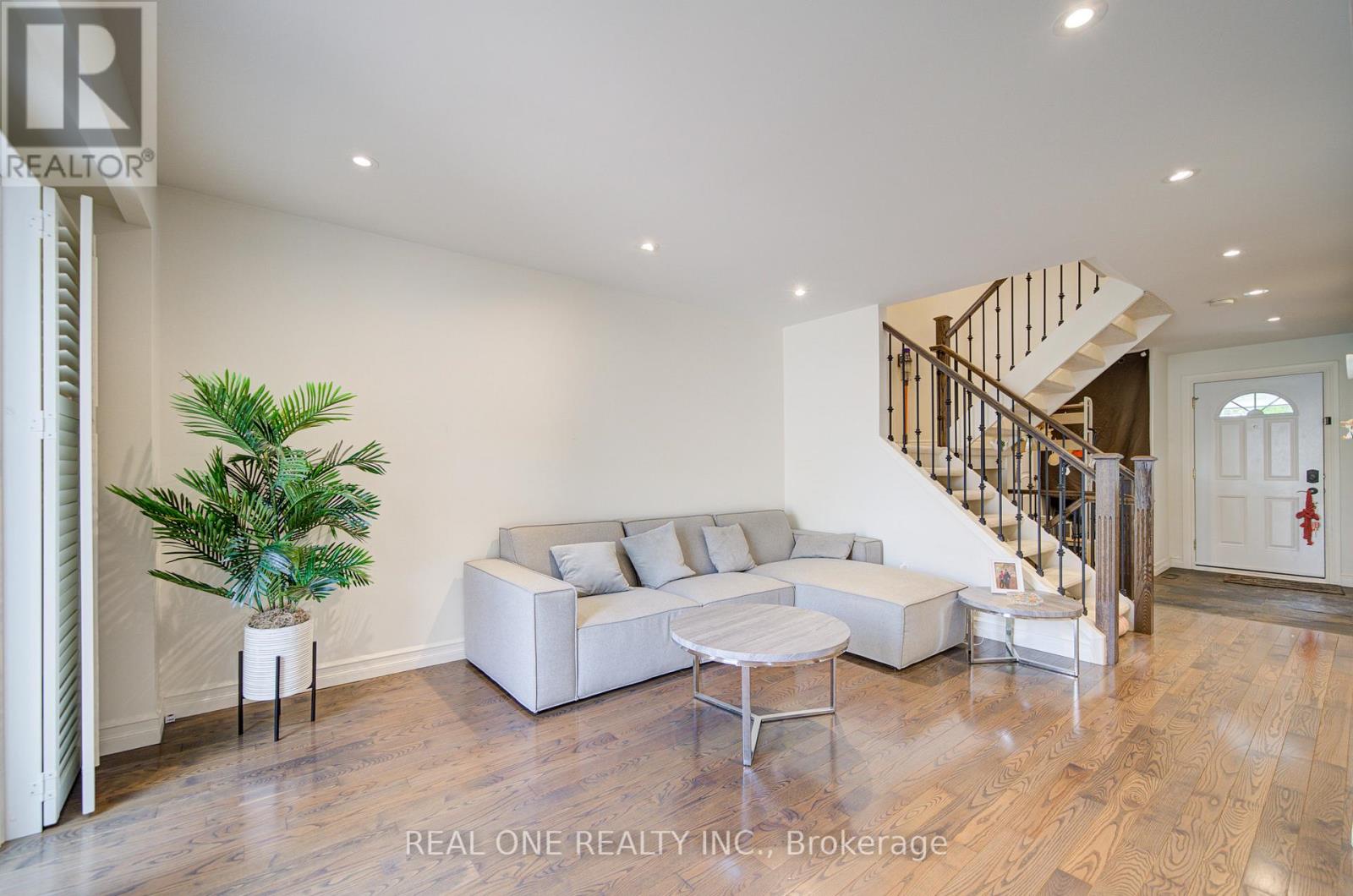 #30 1606 LANCASTER DRIVE - 17