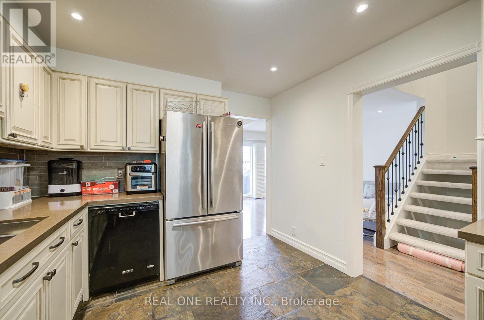 #30 1606 LANCASTER DRIVE - 14