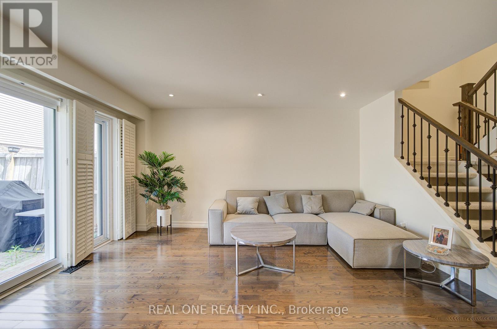 #30 1606 LANCASTER DRIVE - 16
