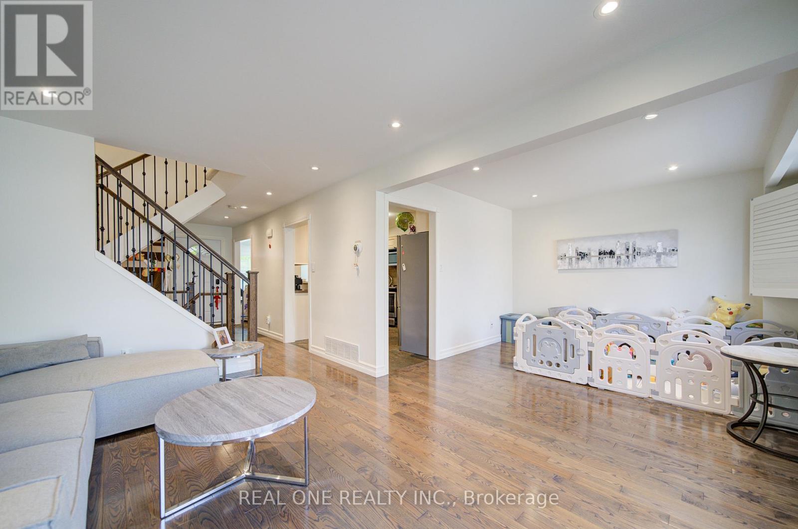 #30 1606 LANCASTER DRIVE - 19