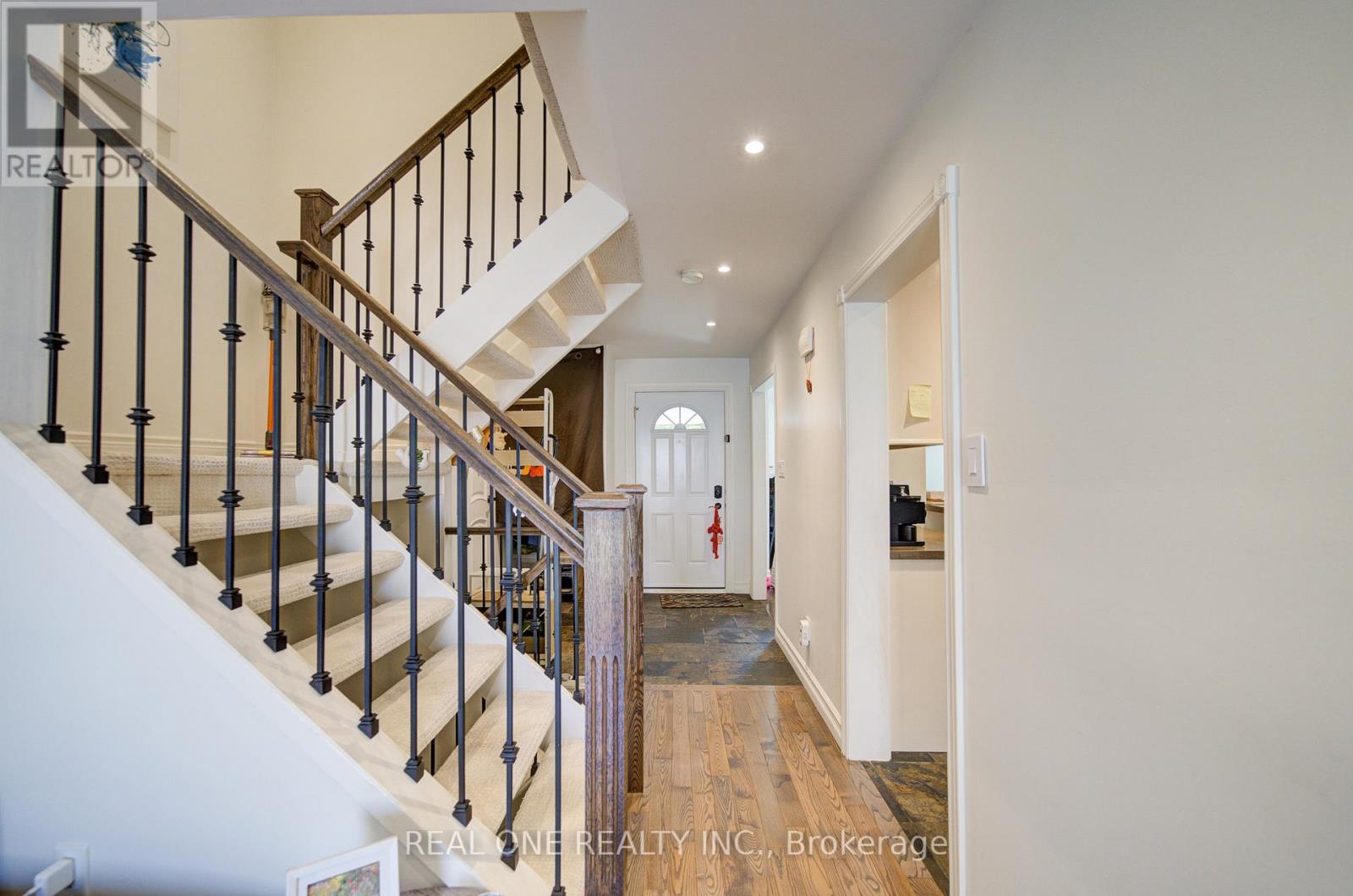 #30 1606 LANCASTER DRIVE - 3