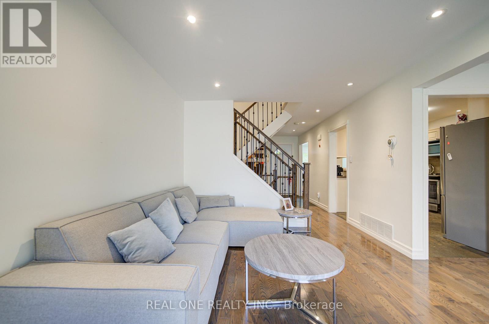 #30 1606 LANCASTER DRIVE - 18
