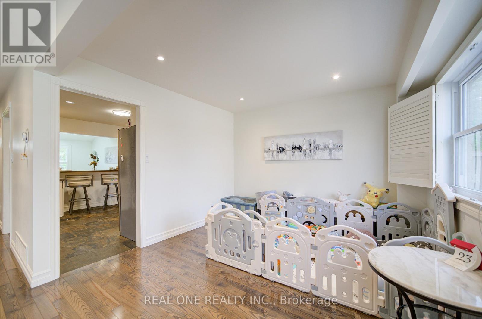 #30 1606 LANCASTER DRIVE - 22