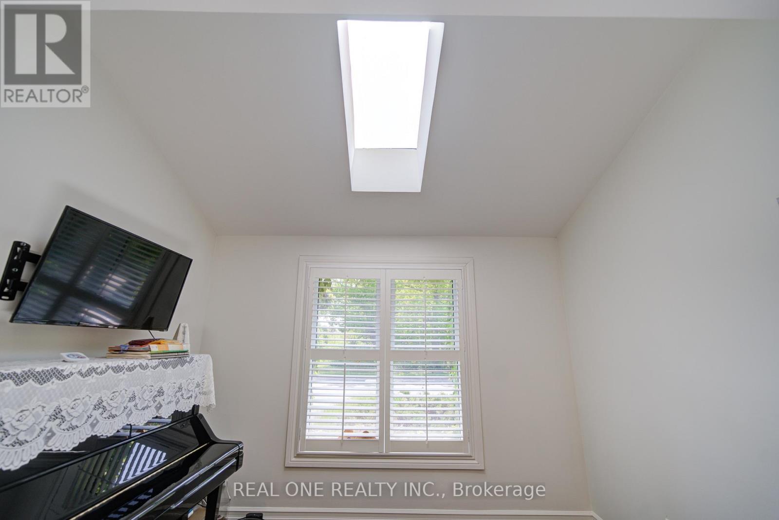 #30 1606 LANCASTER DRIVE - 9