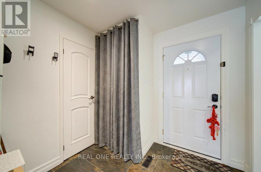 #30 1606 LANCASTER DRIVE - 4