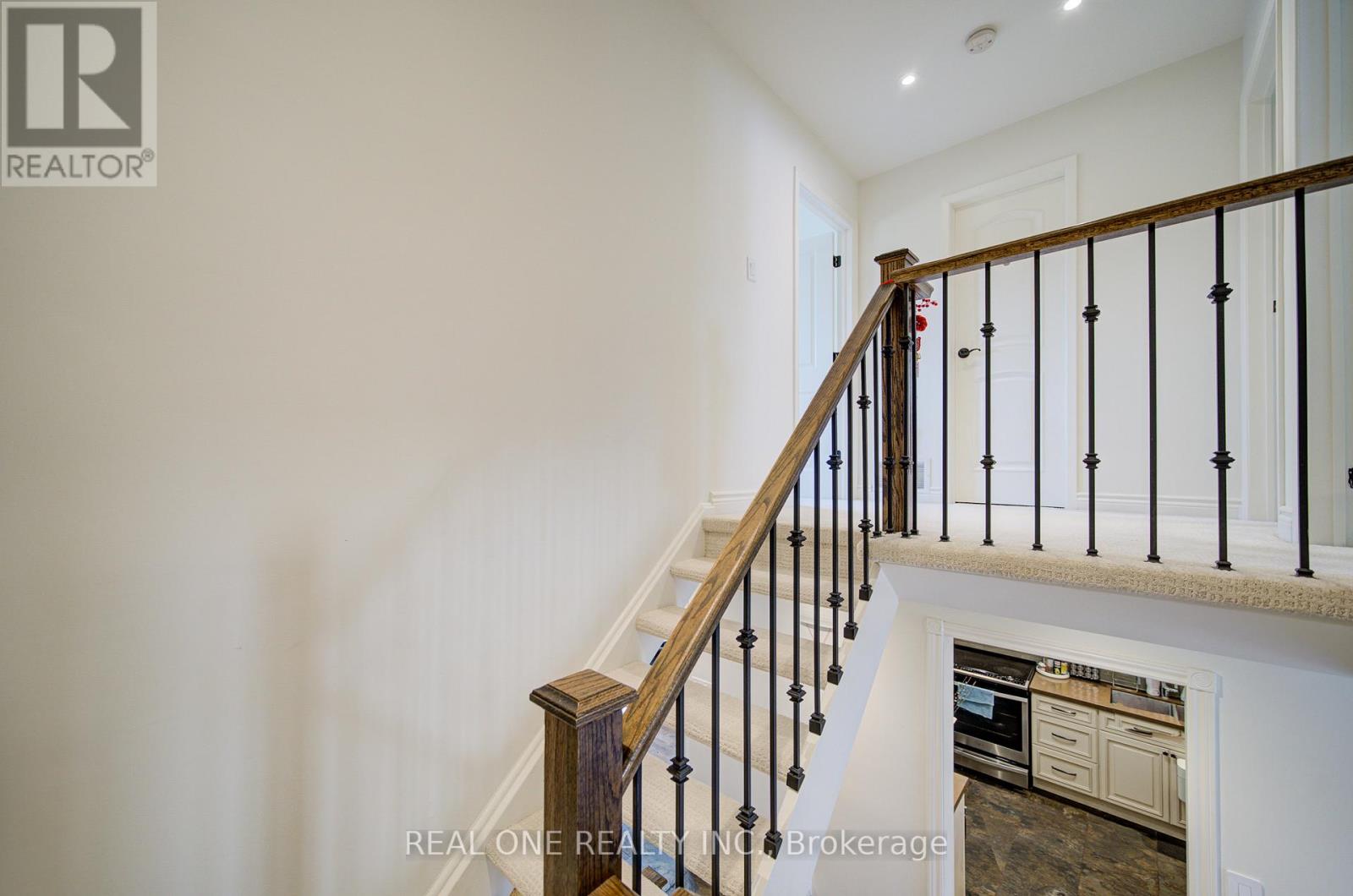 #30 1606 LANCASTER DRIVE - 25