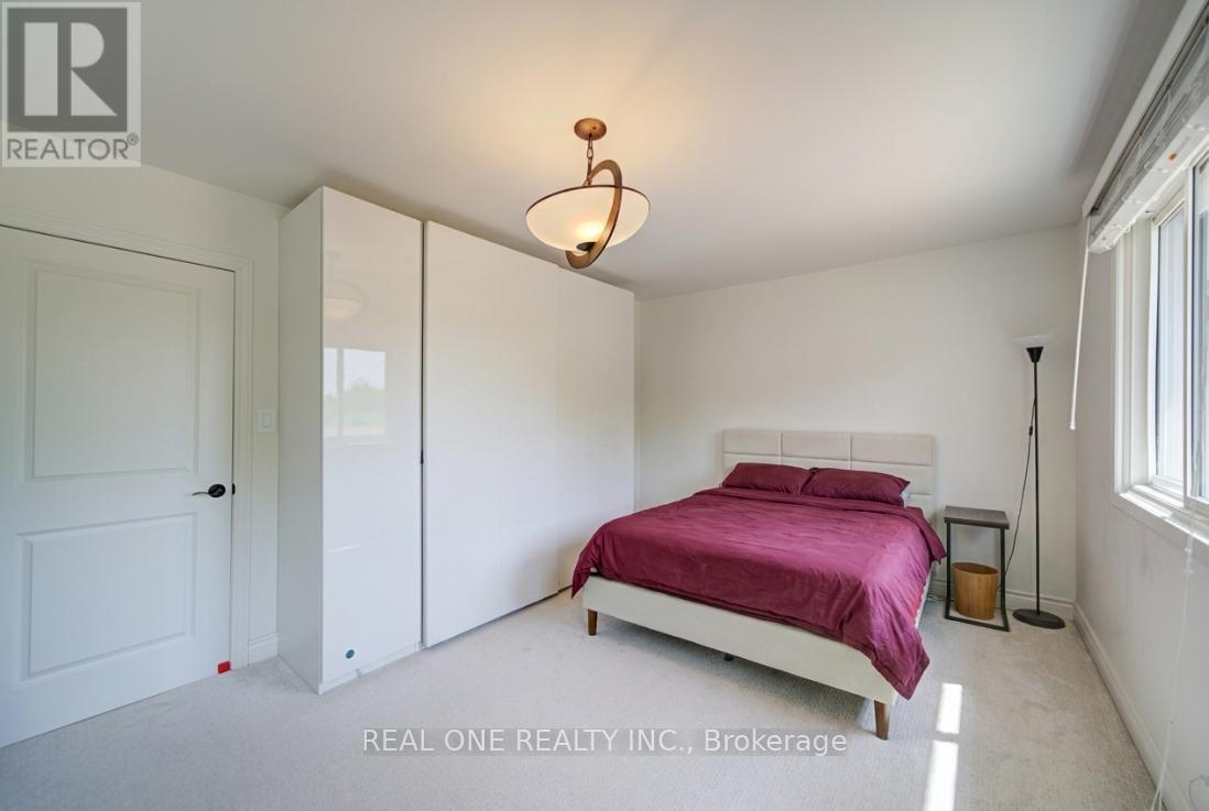 #30 1606 LANCASTER DRIVE - 27