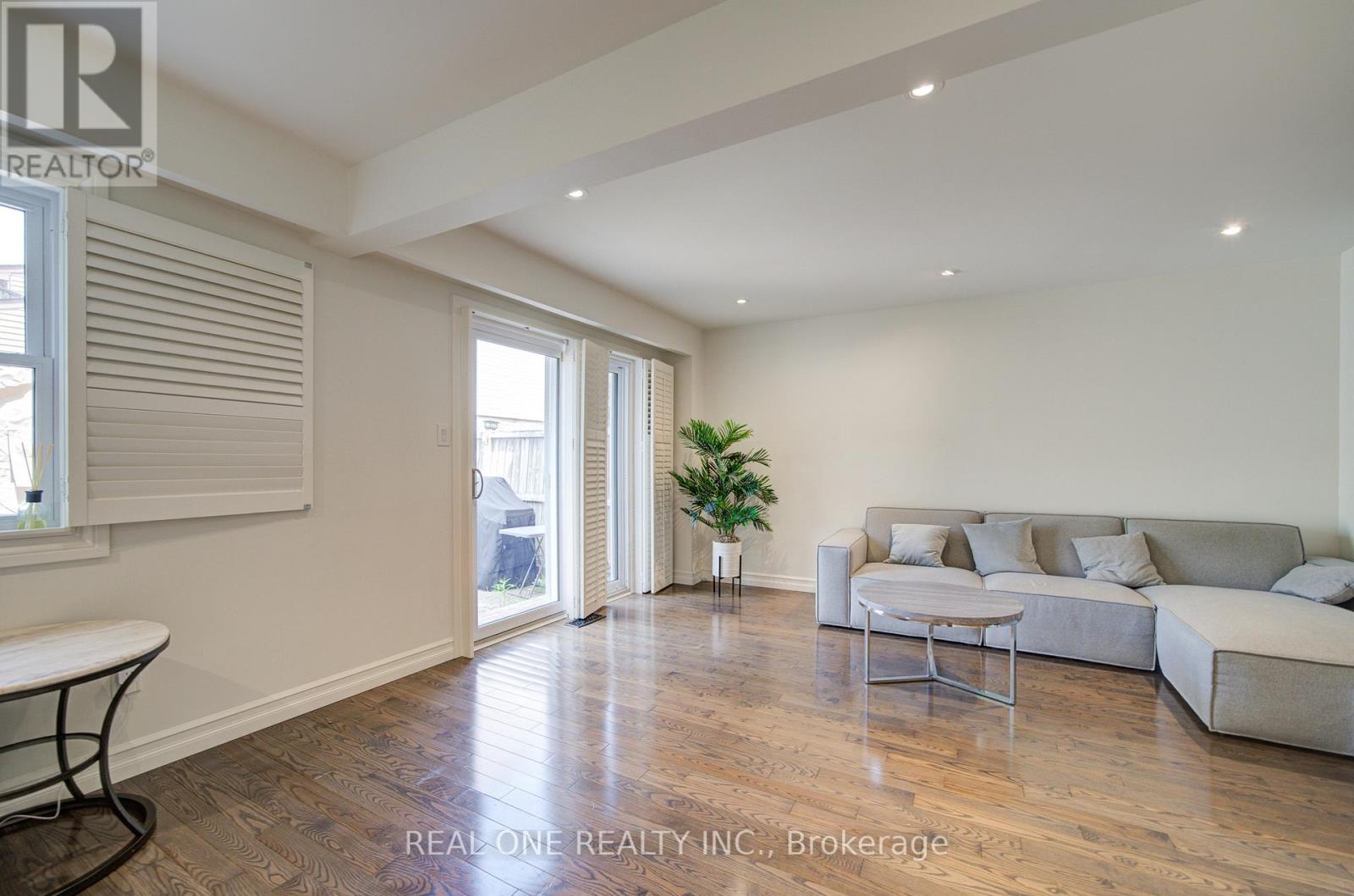 #30 1606 LANCASTER DRIVE - 23
