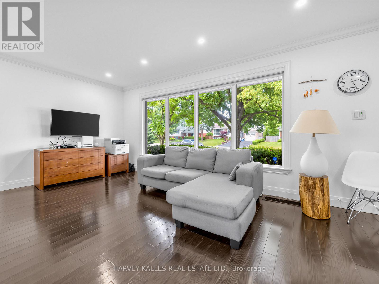 1228 PALLATINE DRIVE - 8