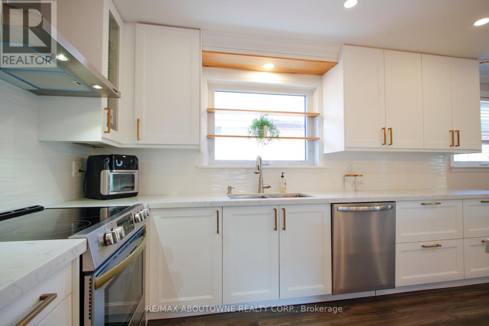 3302 CARDROSS ROAD - 3